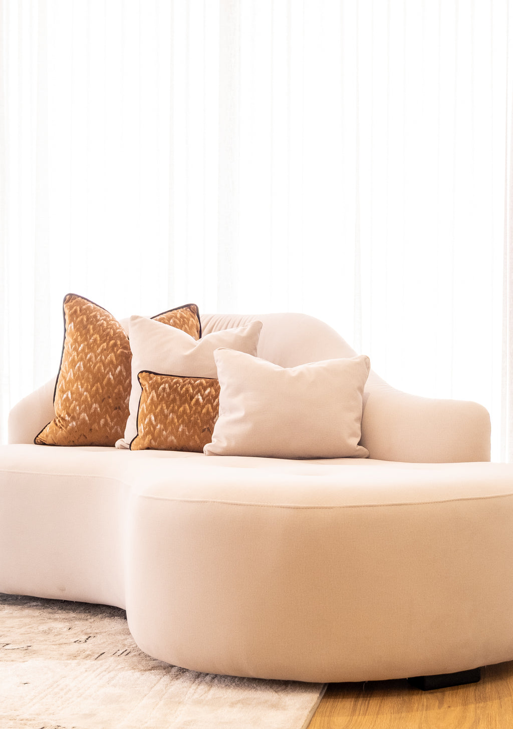 Walter Peanut Cuddle Couch