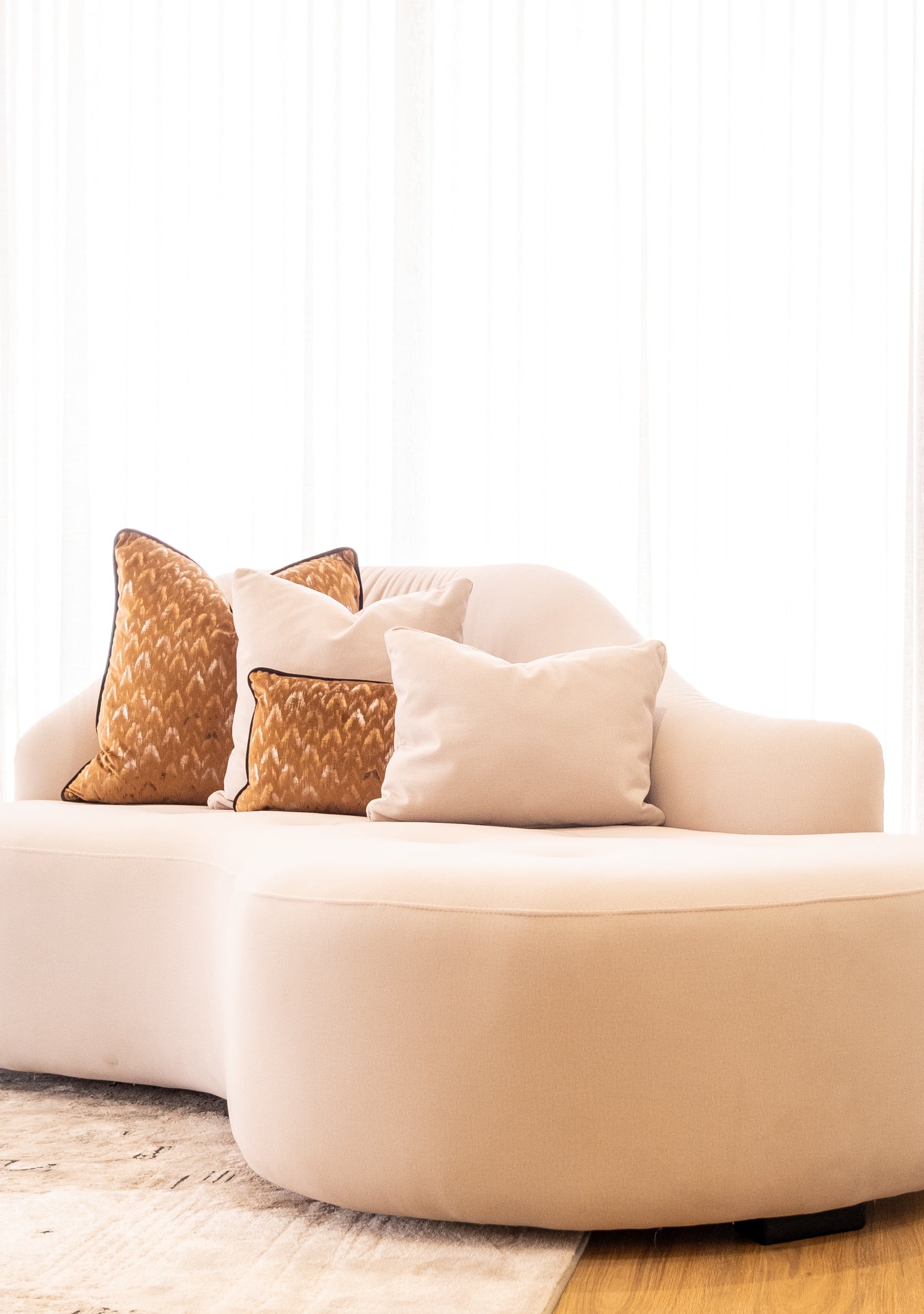 Walter Peanut Cuddle Couch