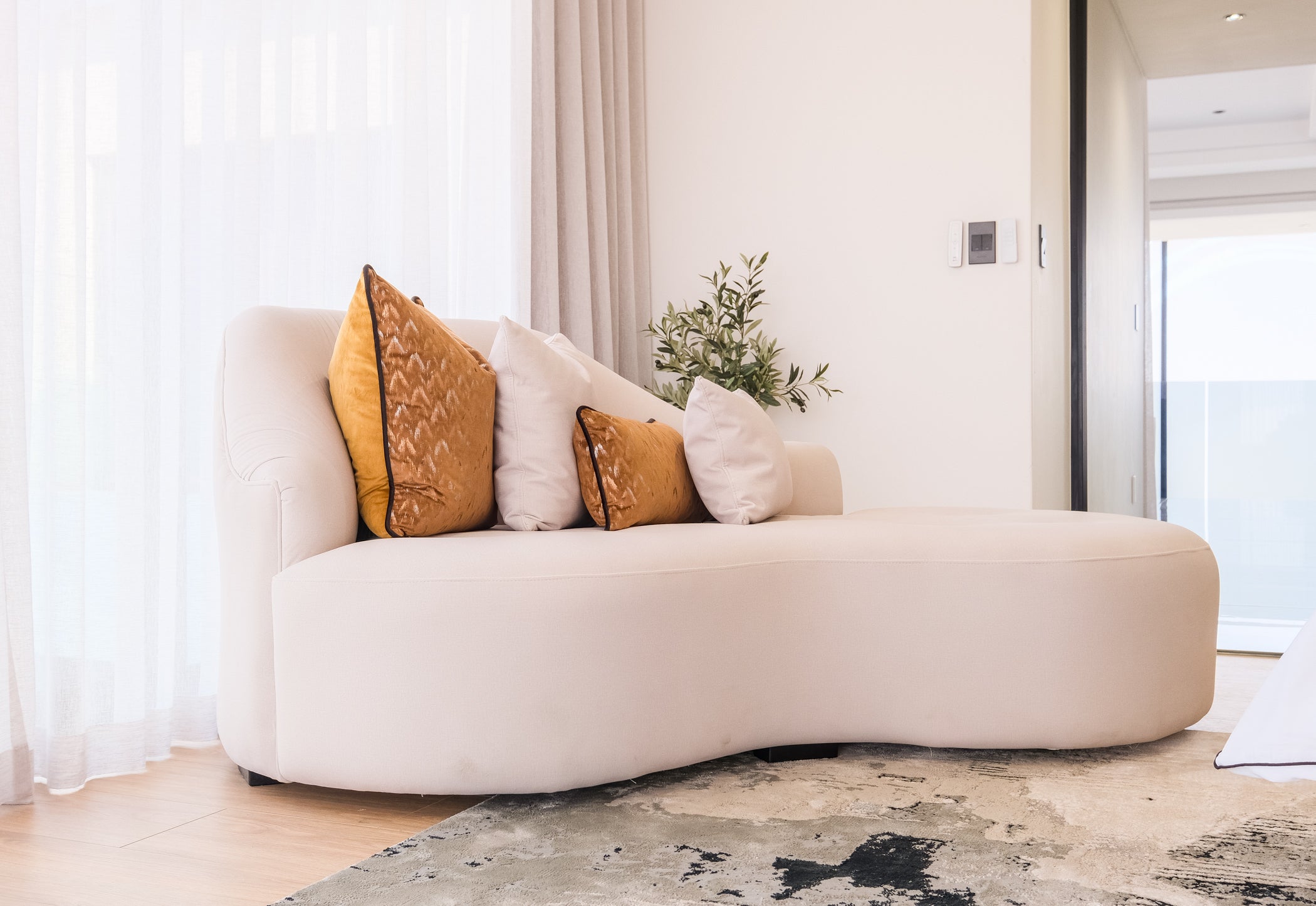 Walter Peanut Cuddle Couch