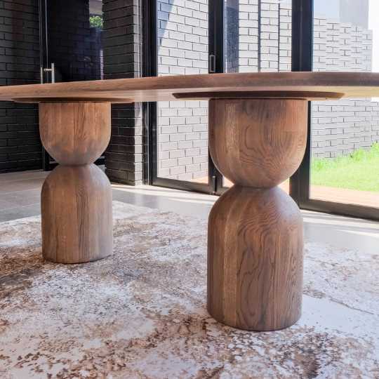 Walter dining table