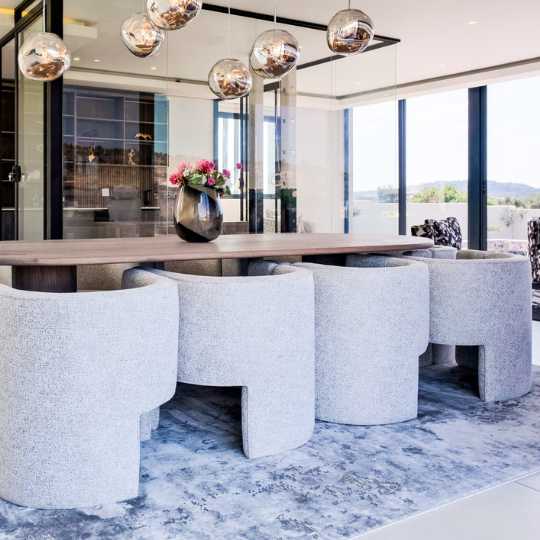 Walter dining table
