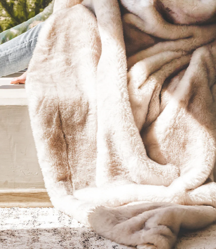 Yukon  Faux Fur throw - Creamy